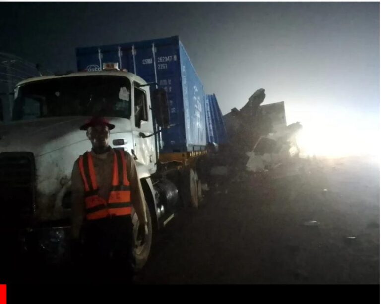 Seven die, two injured in Lagos-Ibadan Expressway crash Seven die, two injured in Lagos-Ibadan Expressway crash
