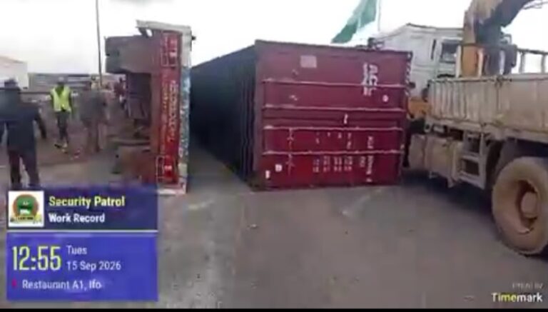 🚨 JUST IN: Container Truck Crashes Into Six Vehicles On Kara Bridge