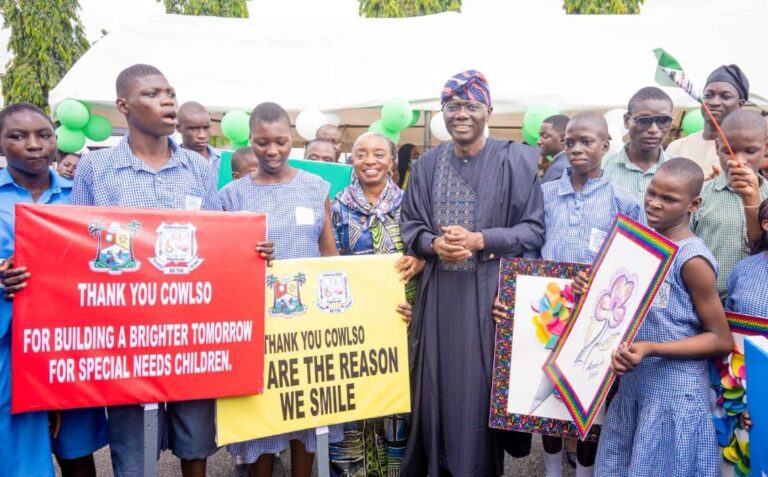 SANWO-OLU INSPECTS COWLSO SCHOOL PROJECT BENEFICIARIES AS FIRST LADY BOOSTS EDUCATIONAL SUPPORT SANWO-OLU INSPECTS COWLSO SCHOOL PROJECT BENEFICIARIES AS FIRST LADY BOOSTS EDUCATIONAL SUPPORT
